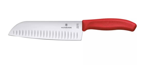 Victorinox Swiss Classic -santokuveitsi rihvelletyllä terällä 17 cm, punainen