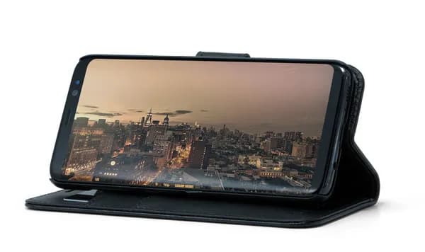Screenor Smart, iPhone 17 -suojakotelo, Musta