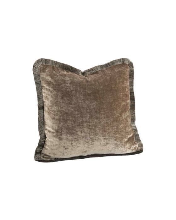 Garda Velvet -tyynynpäällinen hapsuilla beige