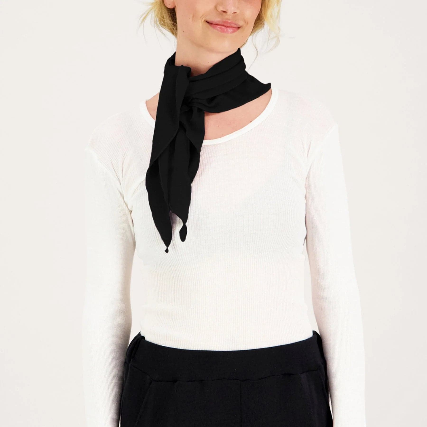 Kaiho Triangle Scarf Black