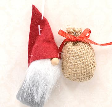 Miniatyyri - Pukki lahjasäkillä