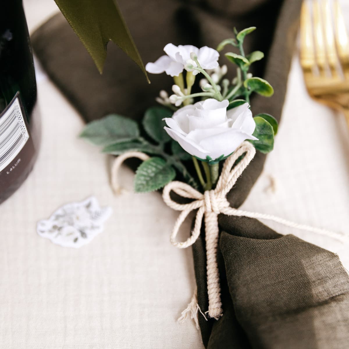 Kattauskoriste - Valkoiset kukat, 12,5cm