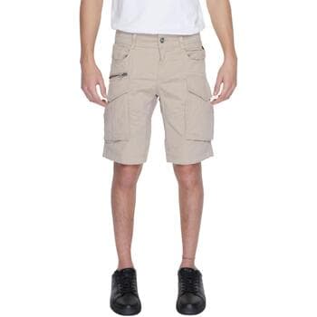 Shortsit & Bermuda-shortsit Replay  JOE M9907 .000.84387  IT 44