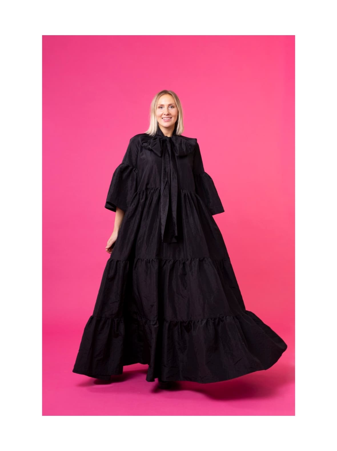 Lush- silkki iltapuku, musta