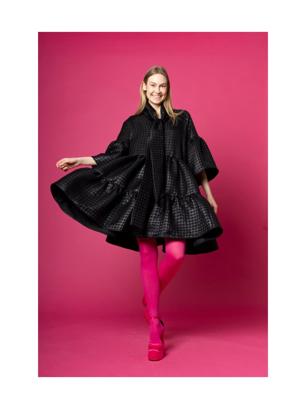 Lush- mekko, kukonaskel musta