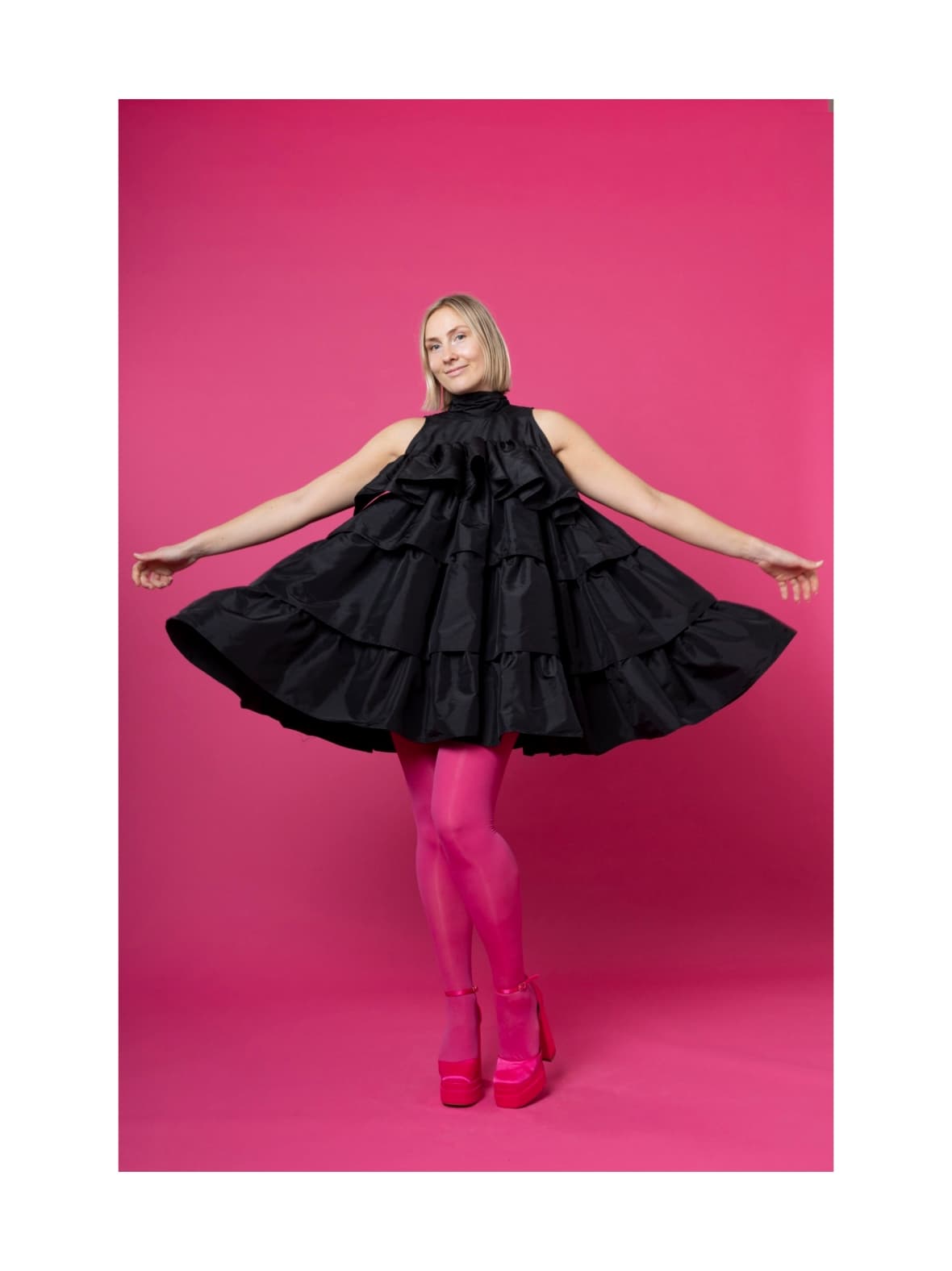 Flounce- frillamekko, musta