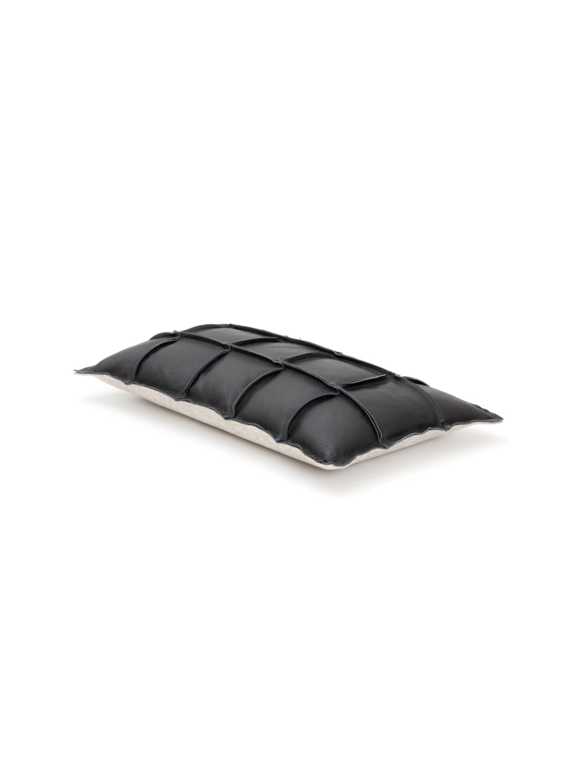 Väre-tyyny 37x60cm musta