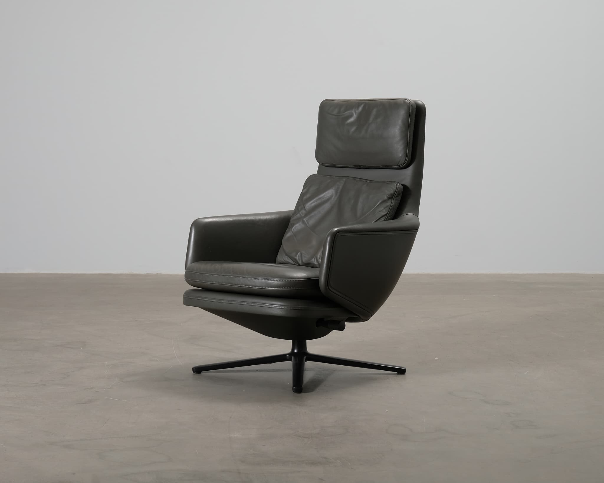 Vitra Grand Relax nojatuoli harmaa