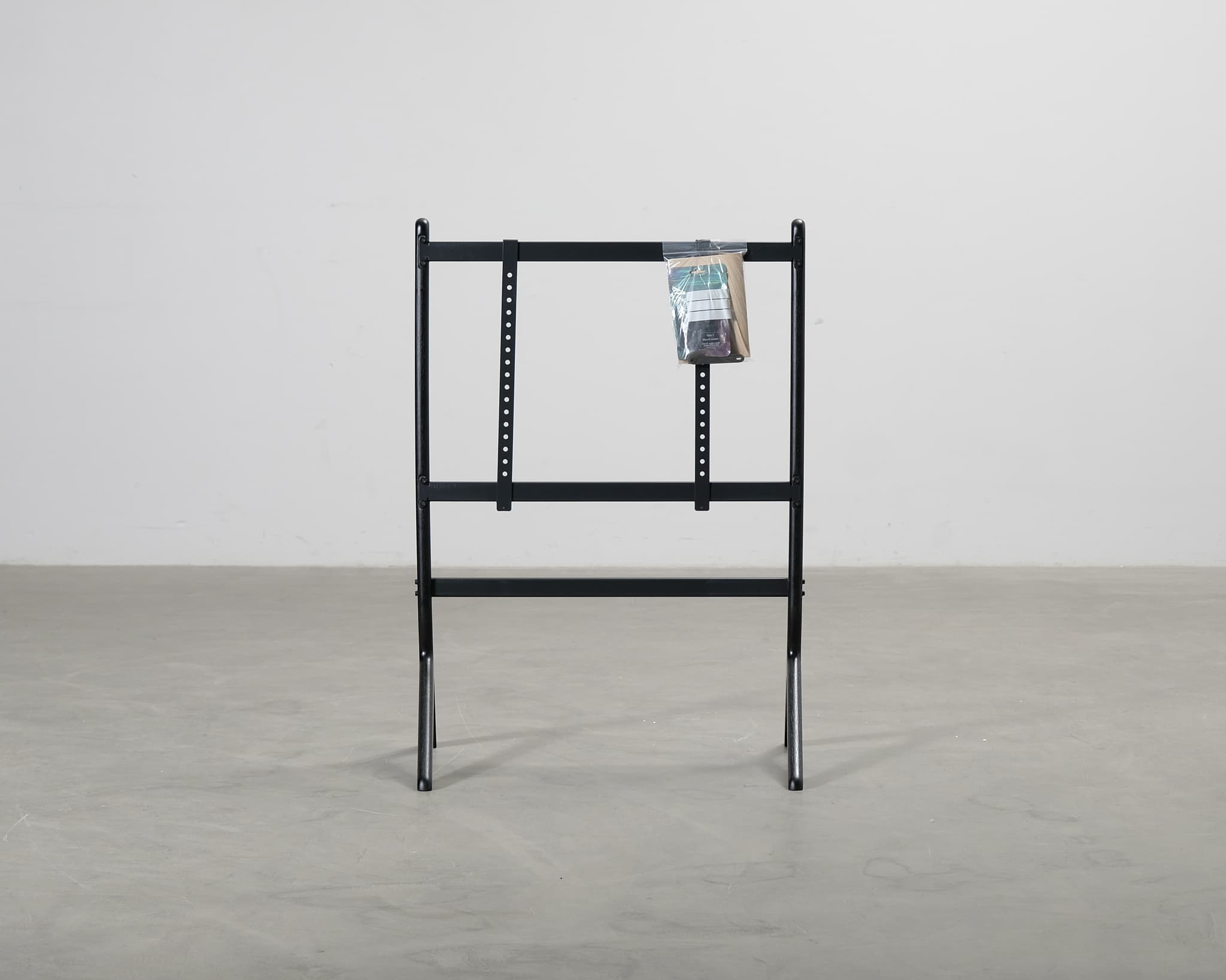 Pedestal Hopper TV-teline musta