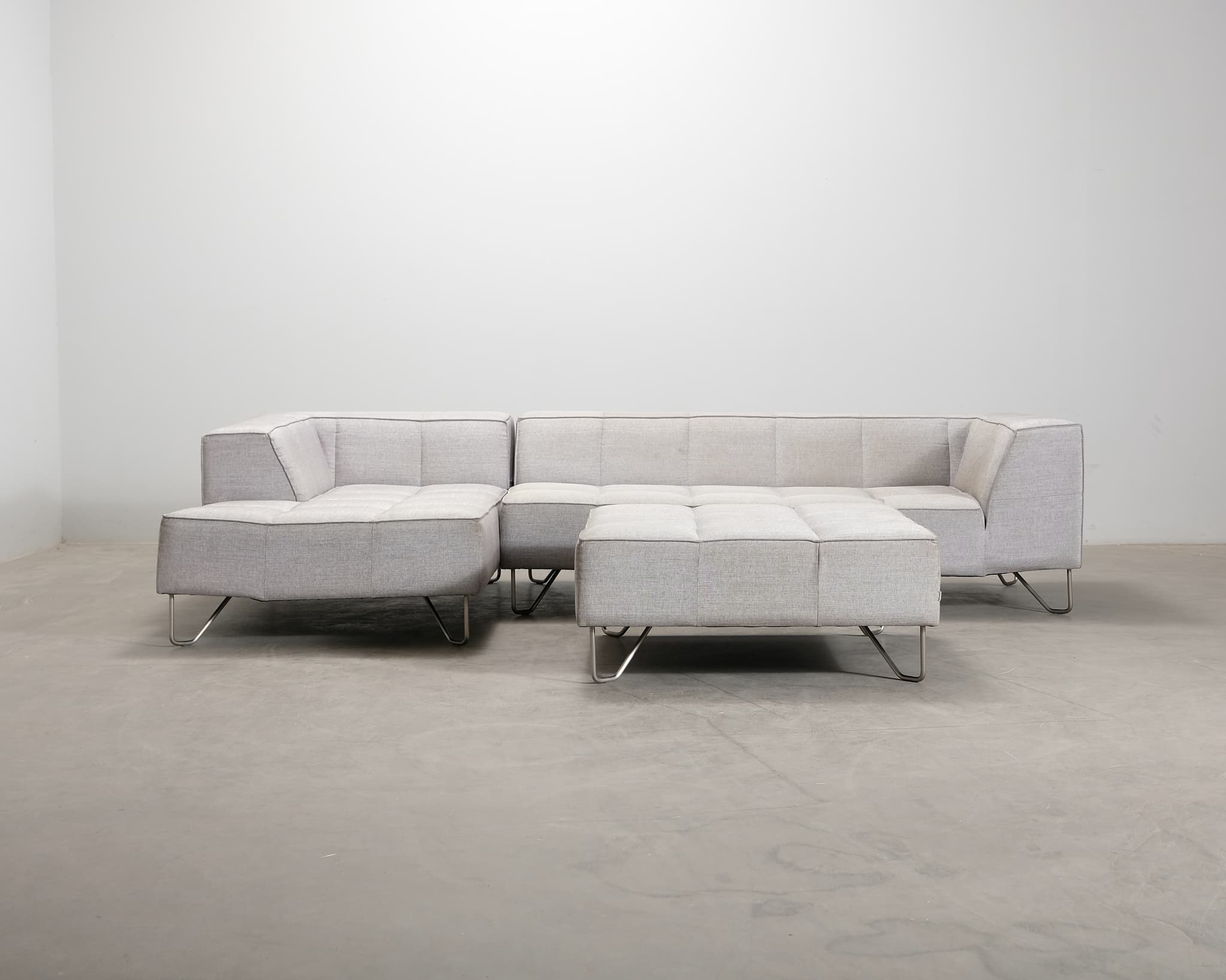 BoConcept Milos 5-istuttava kulmasohva rahilla vaaleanharmaa