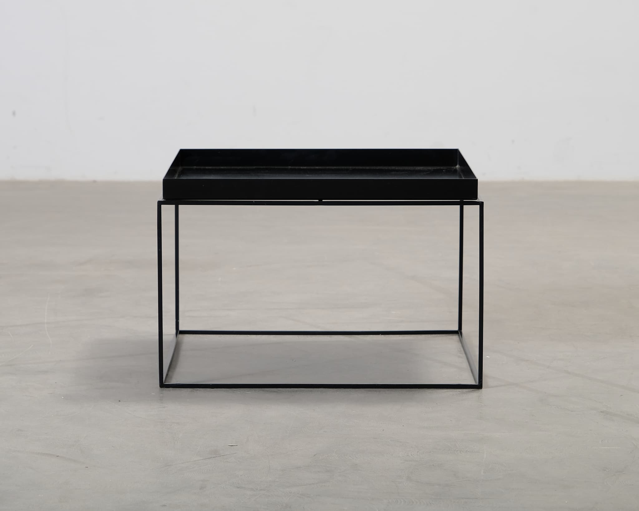 HAY tarjotinpöytä musta