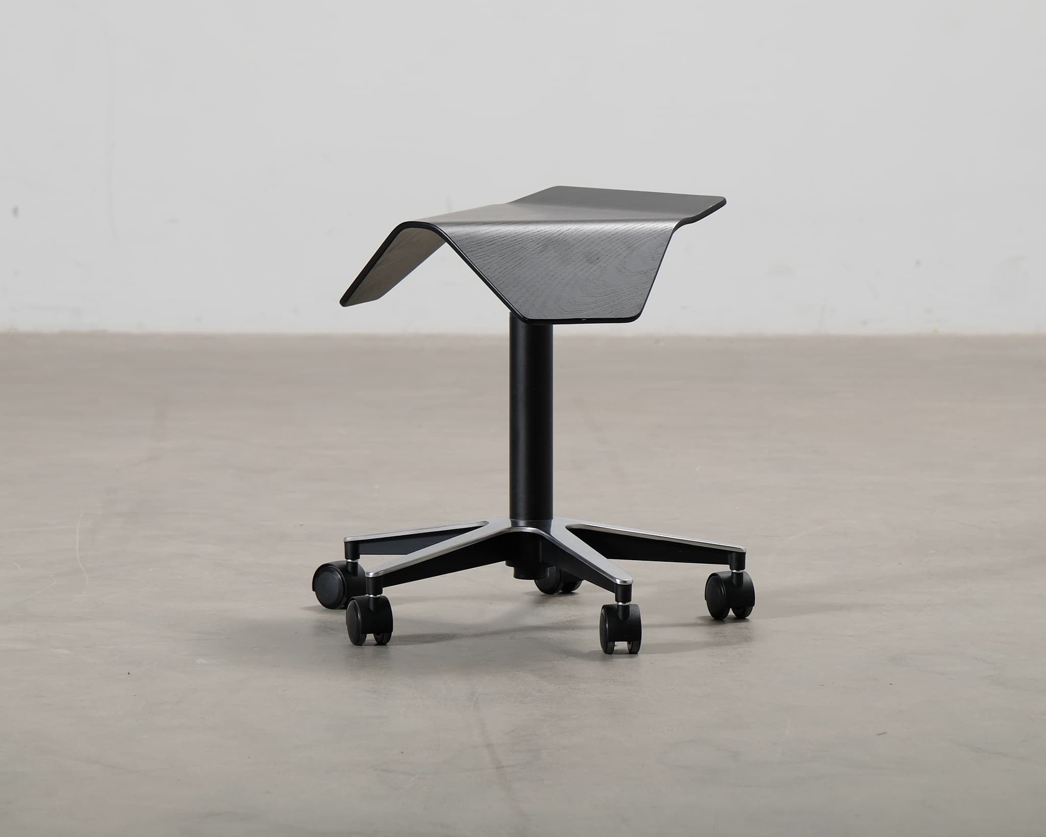 MyKolme ILOA satulatuoli musta