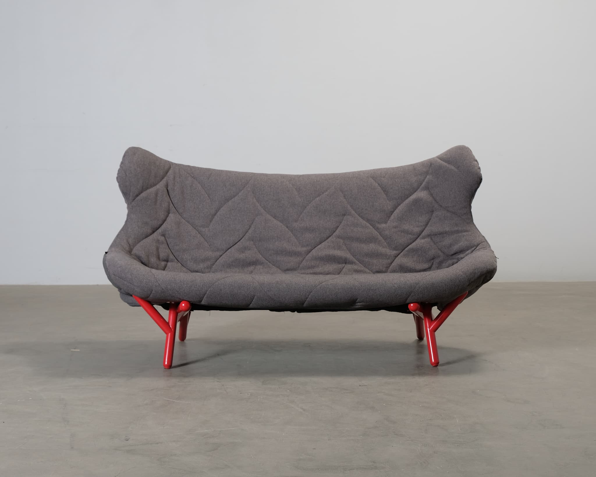 Kartell Foliage 2-istuttava sohva harmaa / punainen