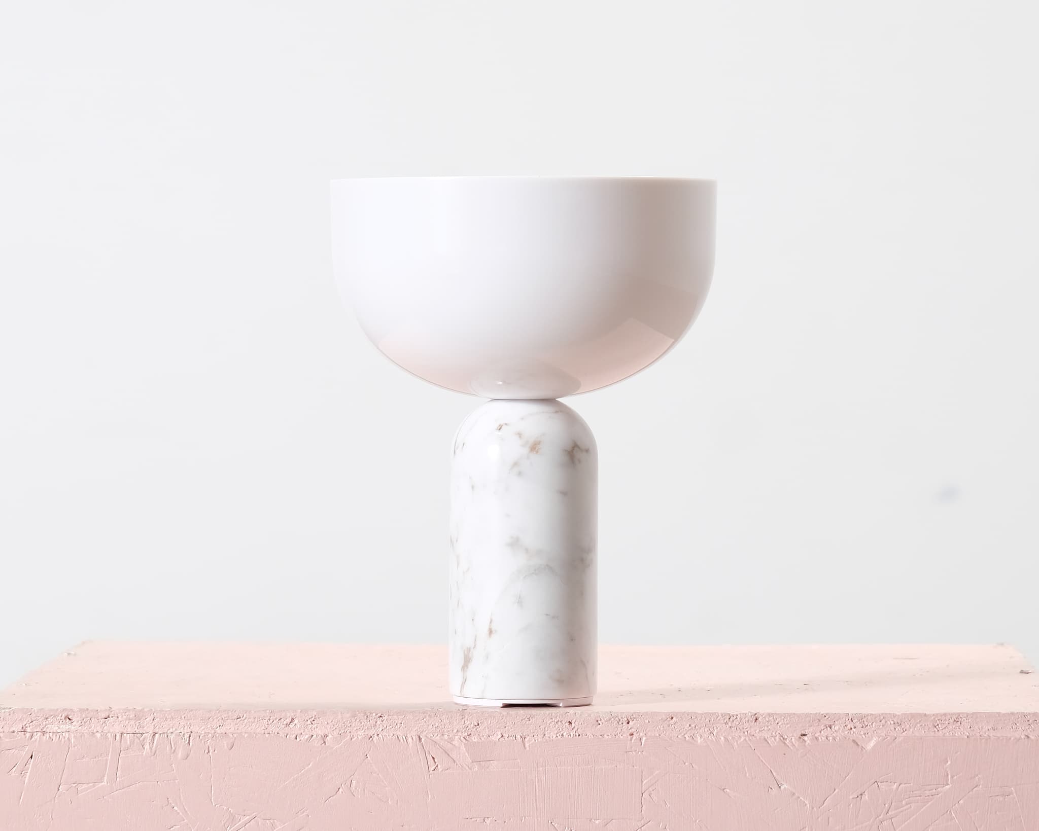 New Works Kizu pöytävalaisin valkoinen marmori