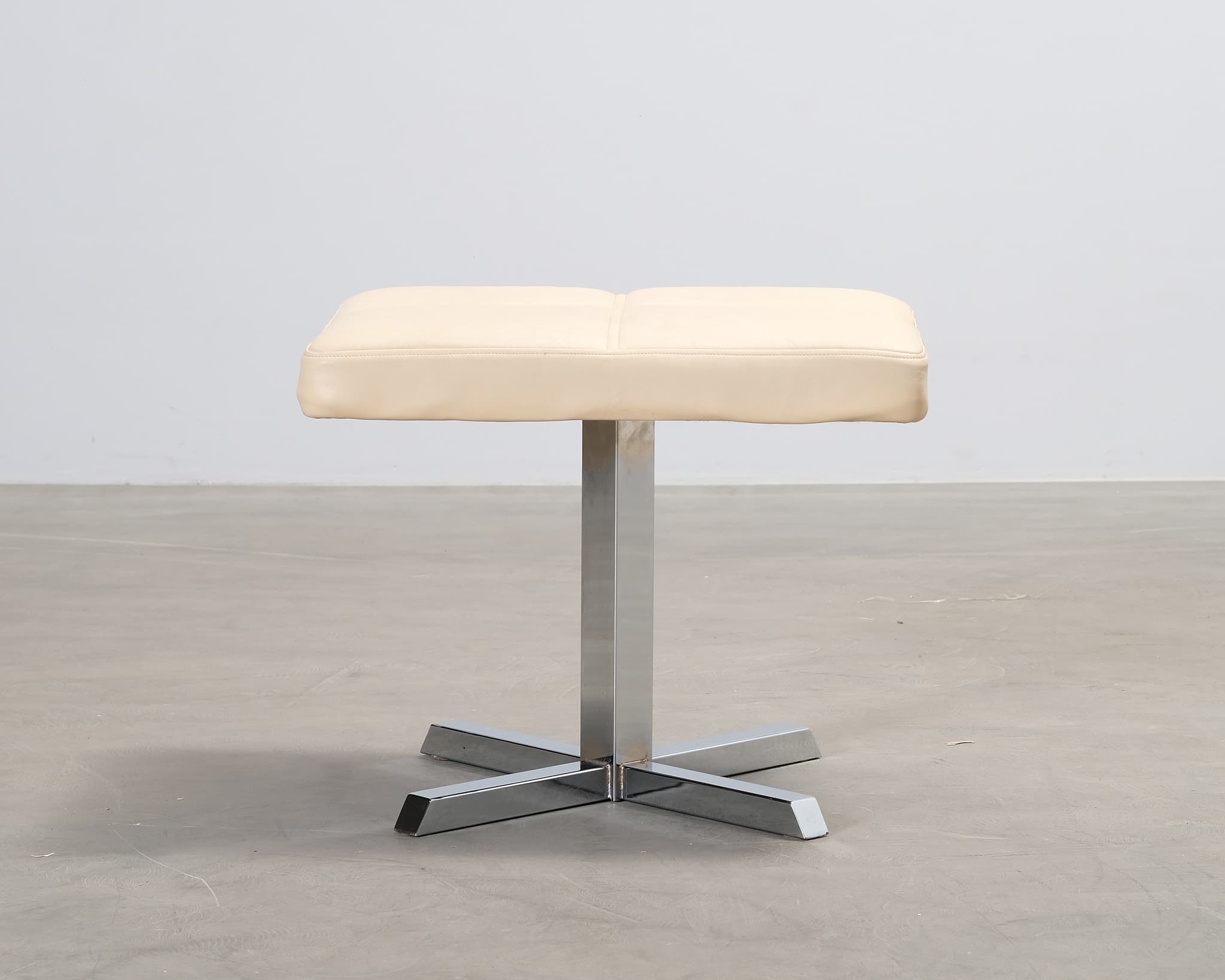 Nahkarahi kermanvalkoinen