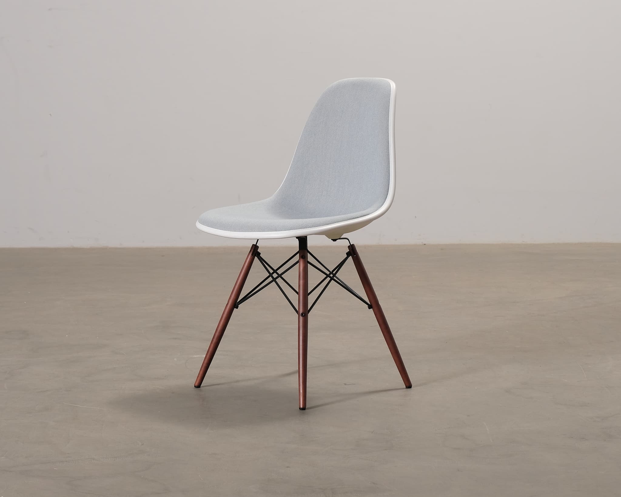 Vitra Eames DSW tuoli