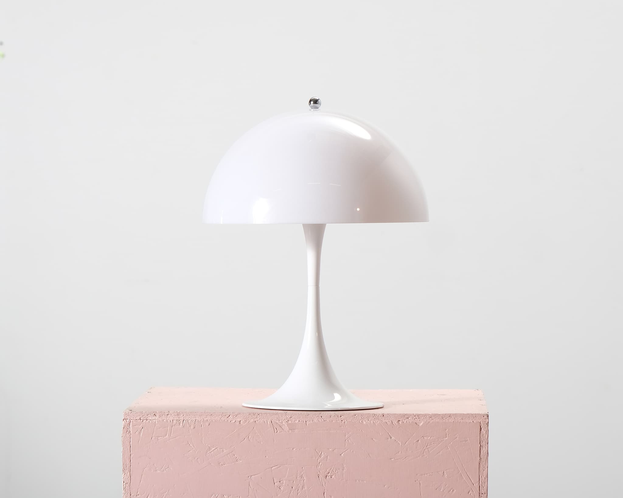 Louis Poulsen Panthella 320 pöytävalaisin Opal White