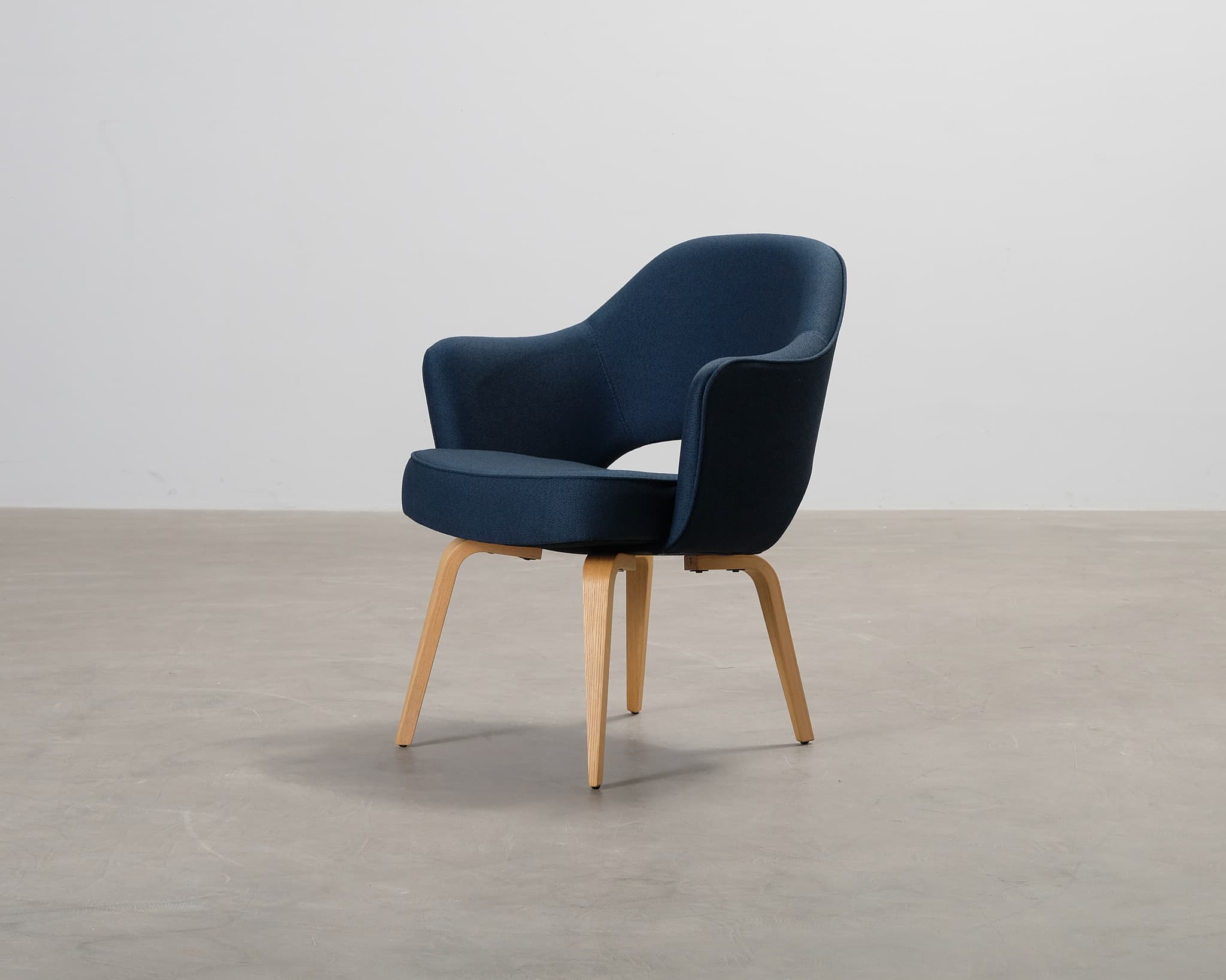 Knoll Eero Saarinen Executive Chair tuoli sininen