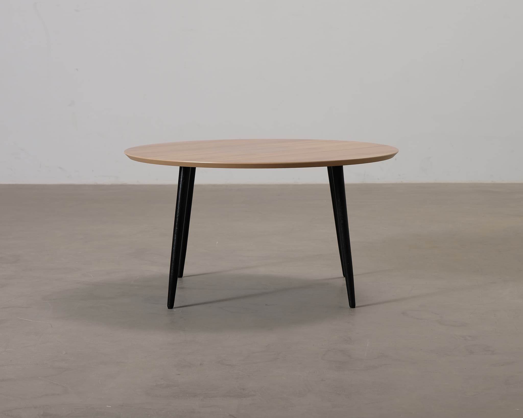 Sofacompany Hubert sohvapöytä ø 90 cm pähkinä / musta