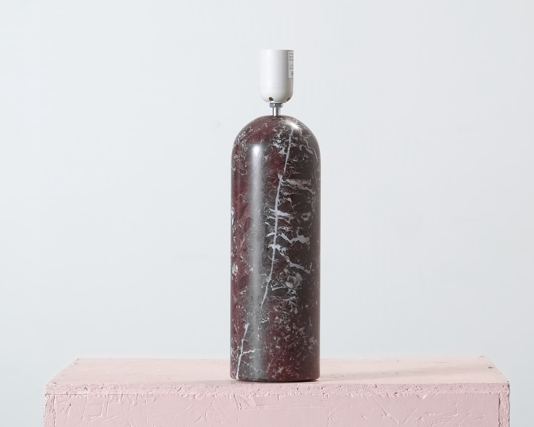 New Works Kizu pöytävalaisimen jalusta Rosso Levanto