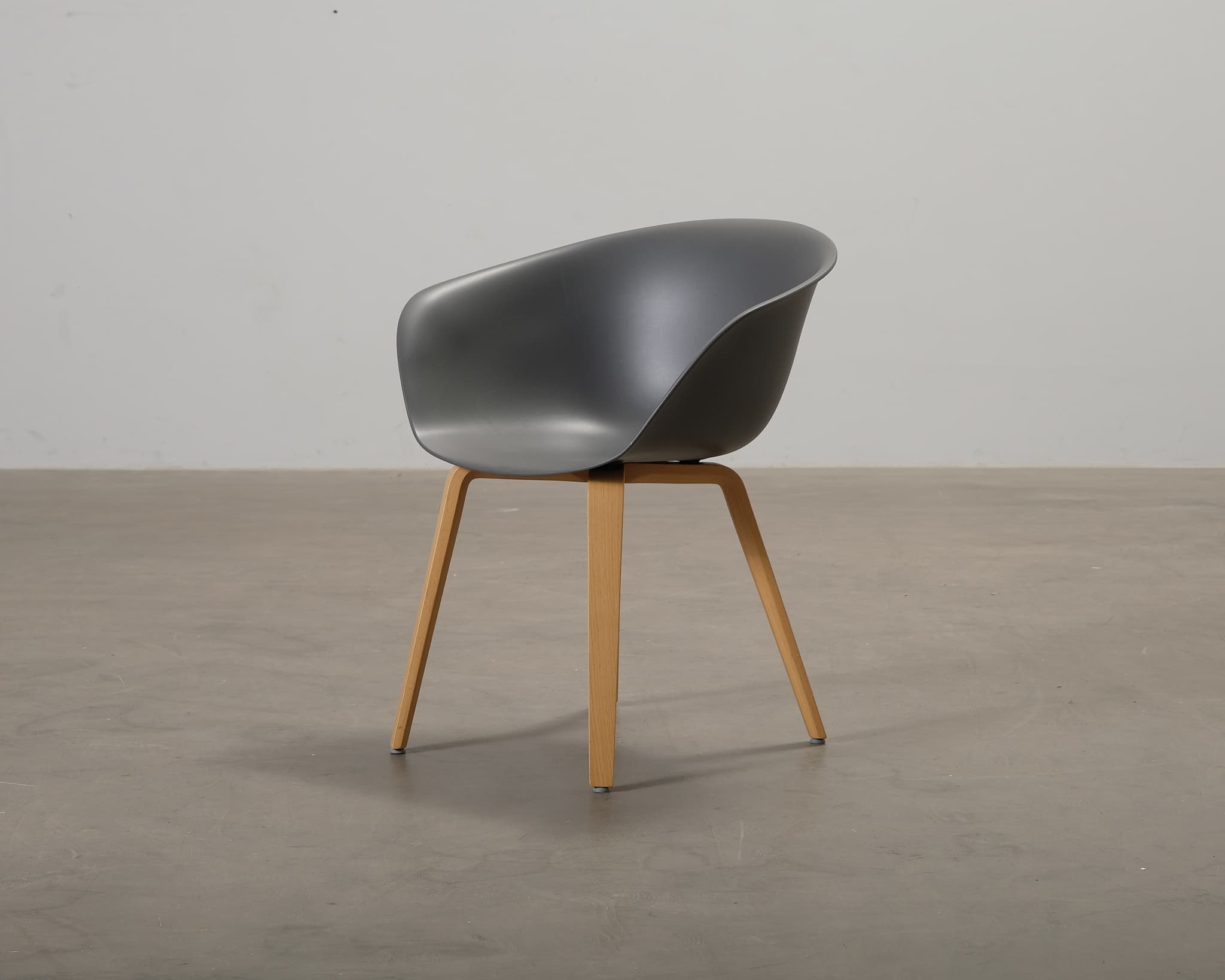 Arper Duna 02 tuoli harmaa