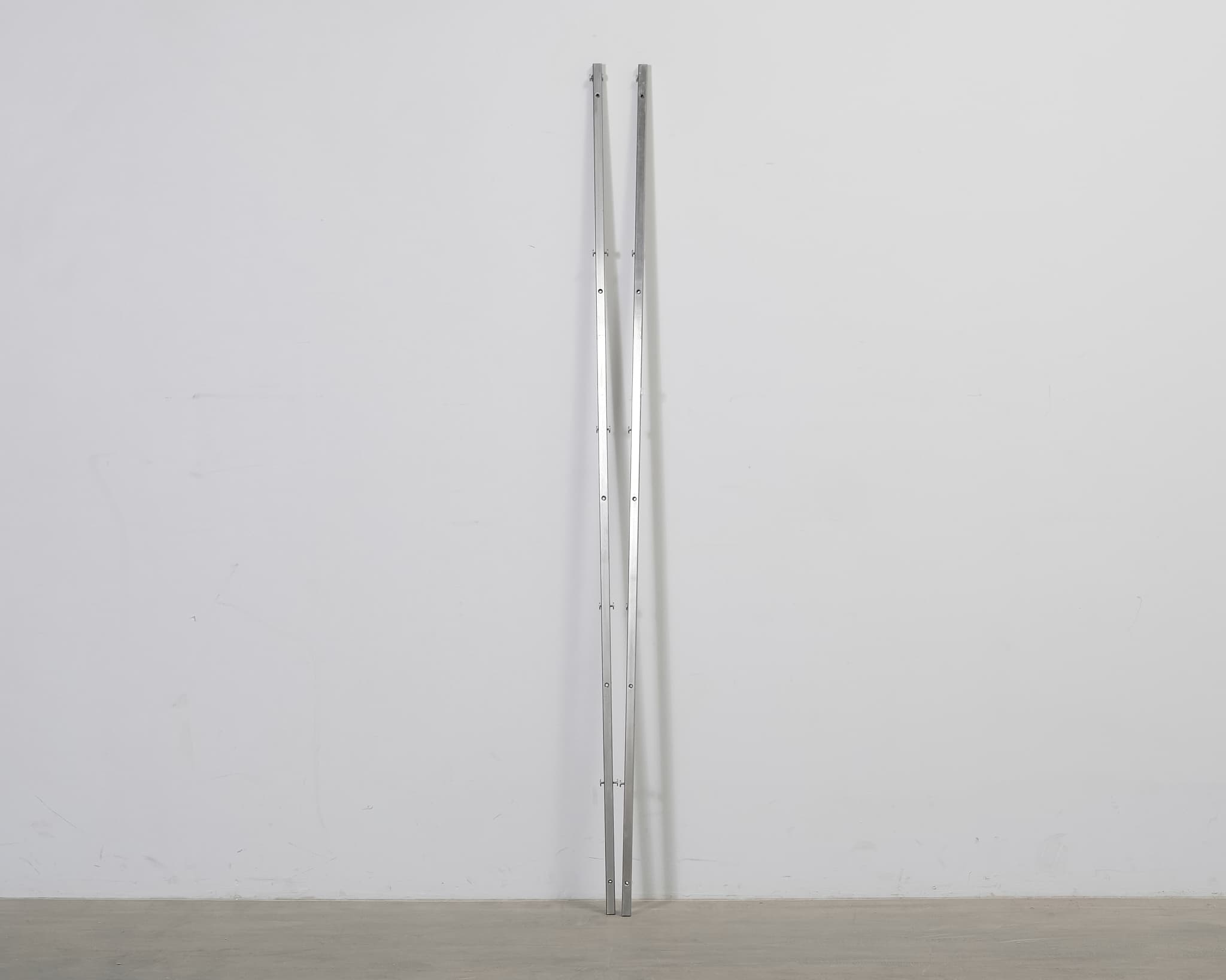 Frama Shelf Library H1852 seinähyllyn runko