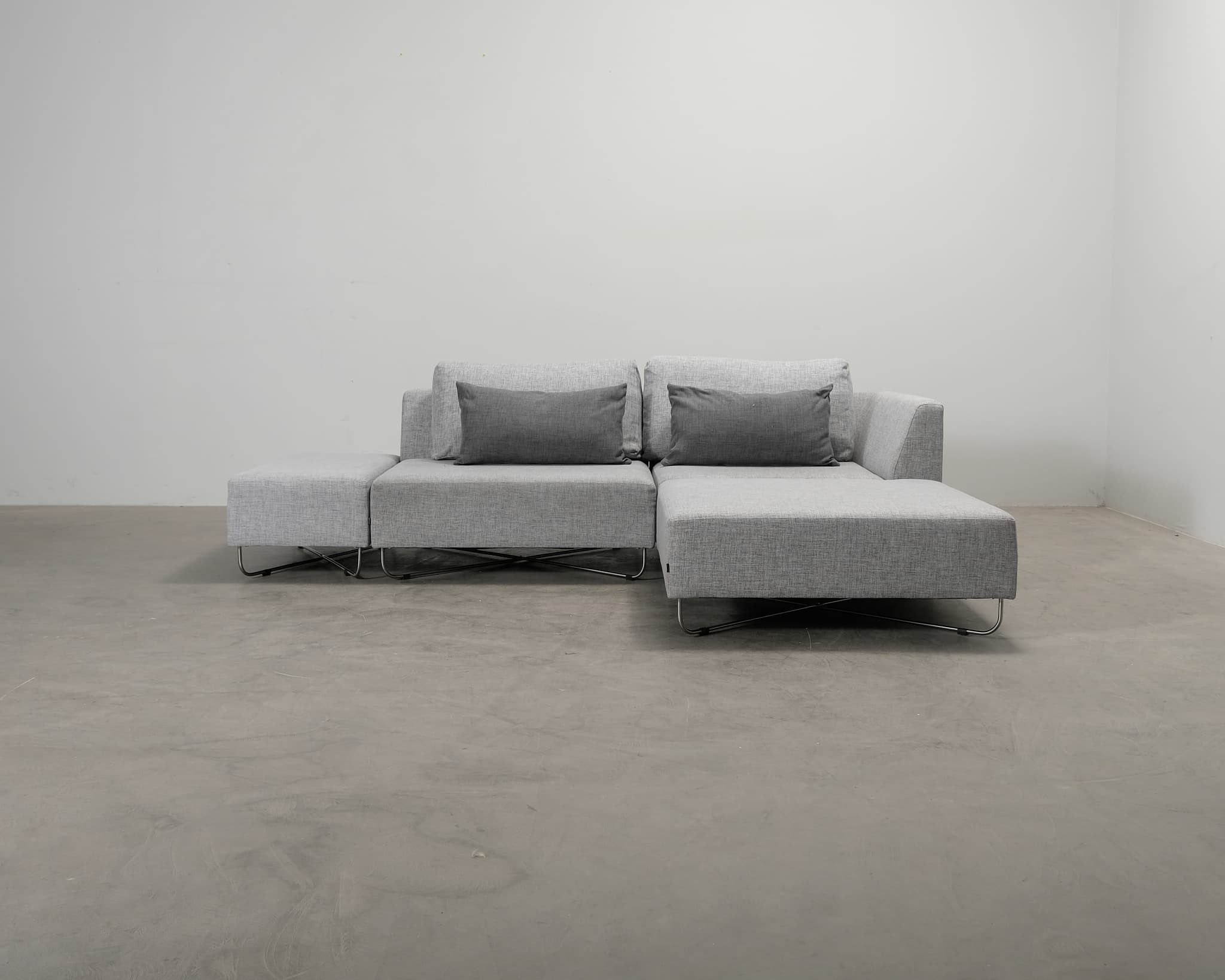 Bolia Orlando 3-istuttava kulmasohva divaanilla harmaa