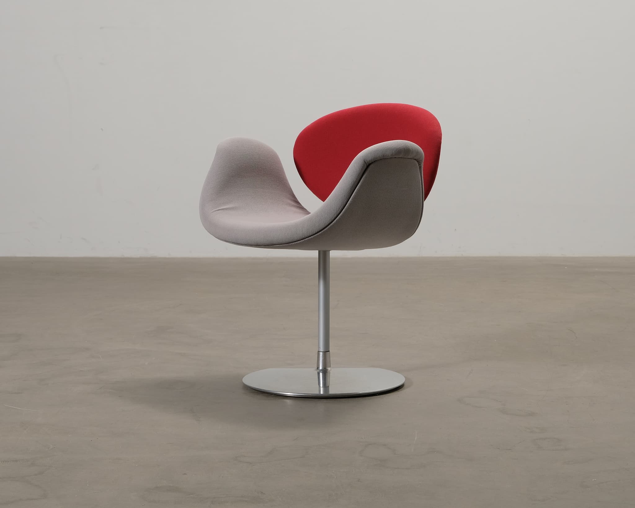 Artifort Tulip tuoli punainen / harmaa
