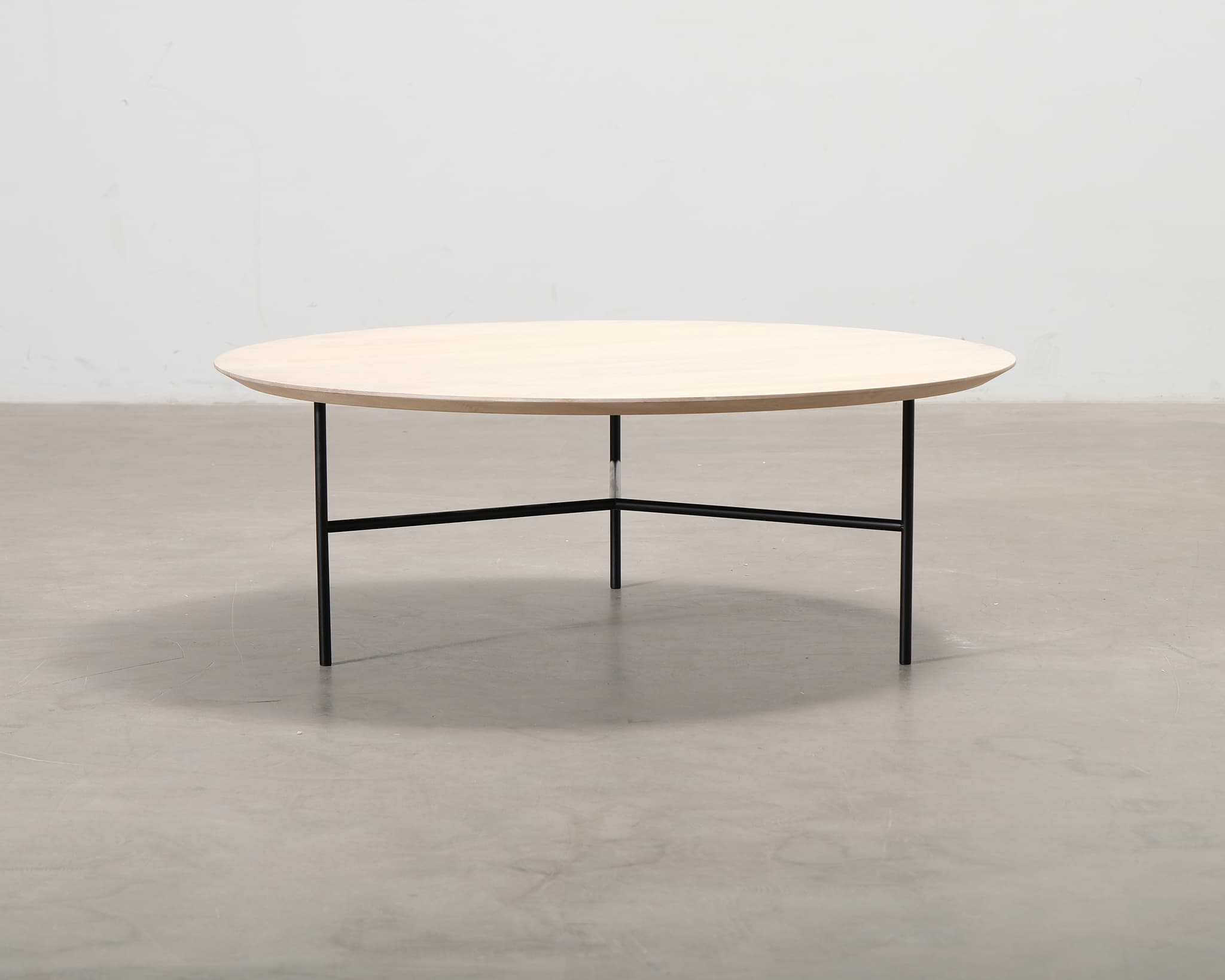 Mavis Tribeca sohvapöytä ø 110 cm saippuoitu tammi/musta