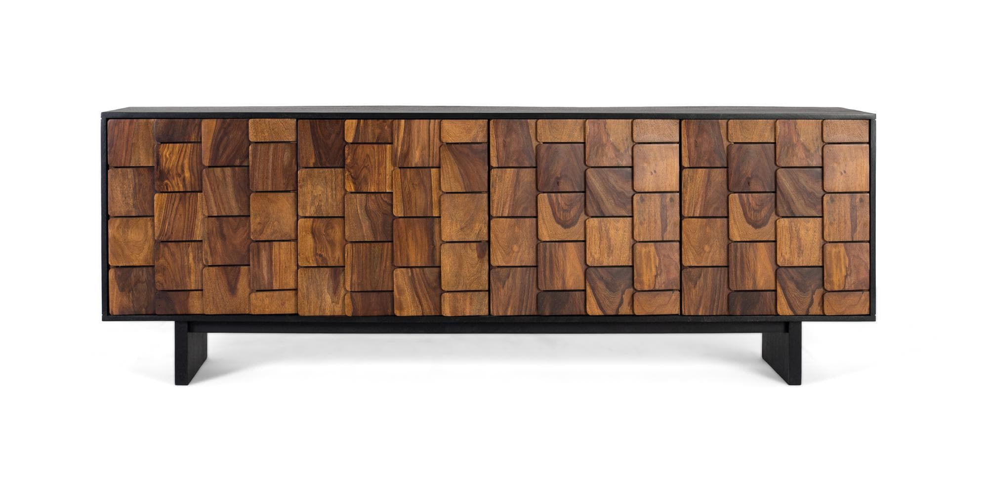 Seesampuusta valmistettu senkki, jossa on neljä ovea