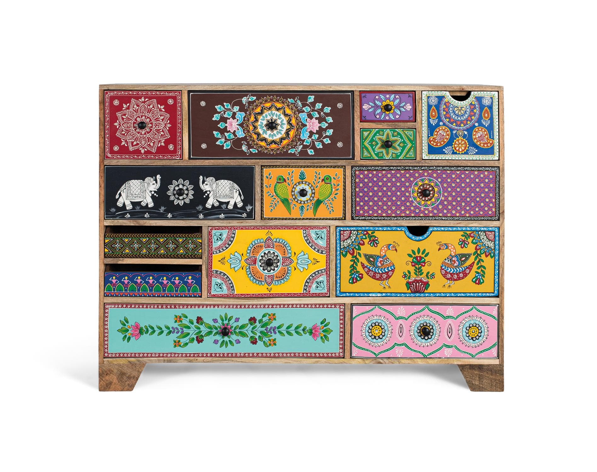 Käsinmaalattu lipasto kukilla, norsuilla ja geometrisilla kuvioilla