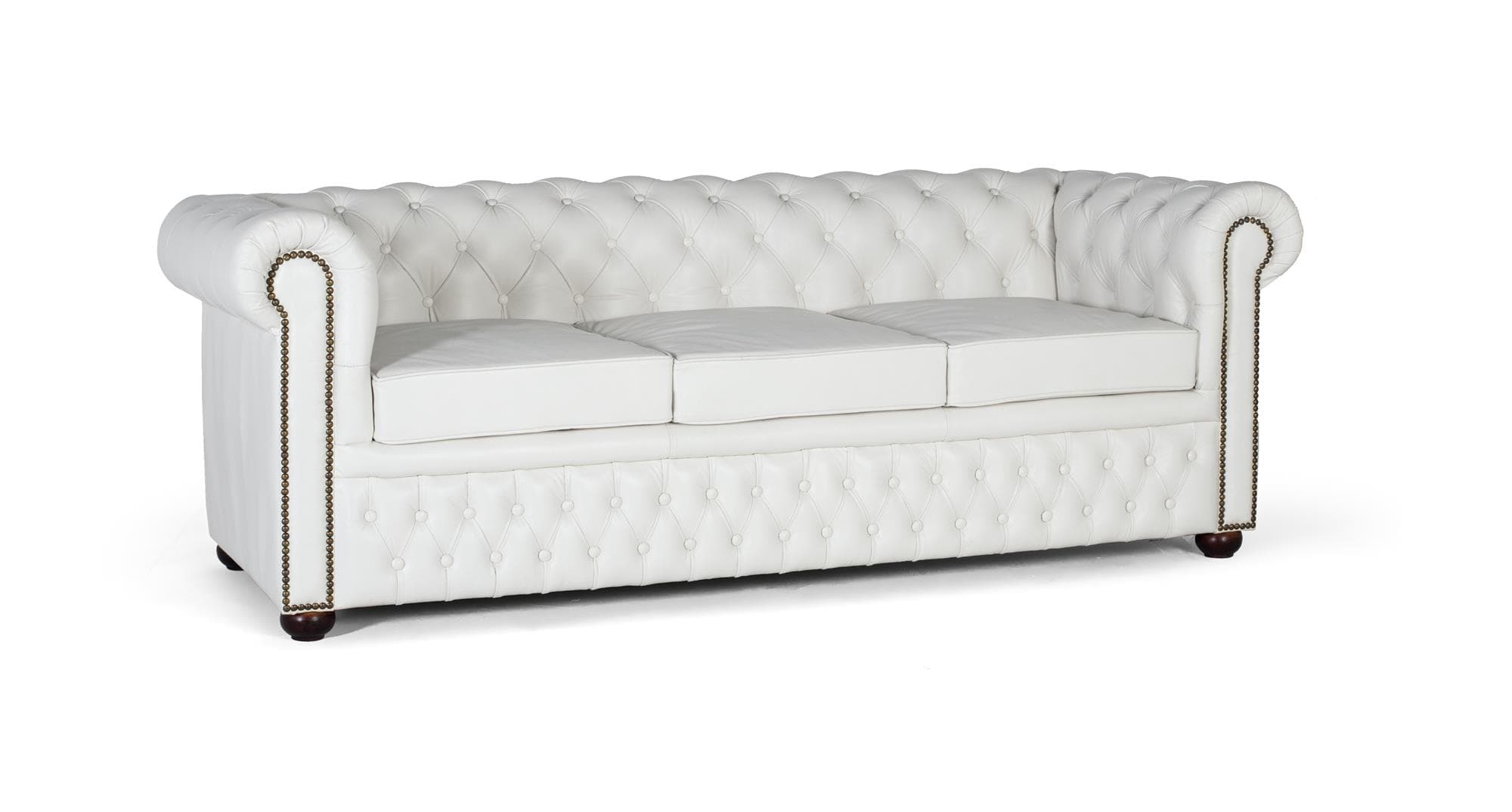 Kolmen istuttava Chesterfield-sohva, verhoiltu valkoisella luonnonnahalla