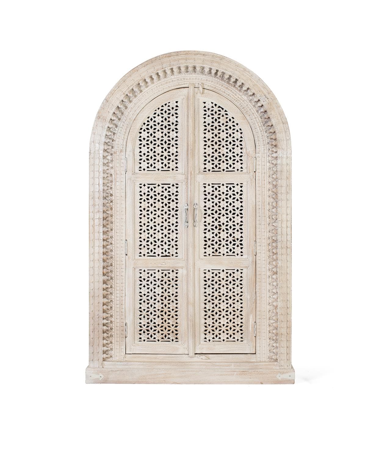 Valkoinen kulunut mangopuusta valmistettu vaatekaappi