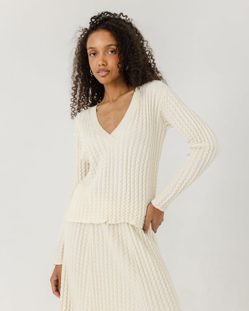 Žemės V-neck Sweater Sea Salt – The Knotty Ones