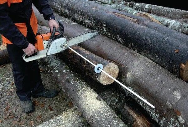 Mittatyökalu moottorisahaan Mittatyökalu moottorisahaan