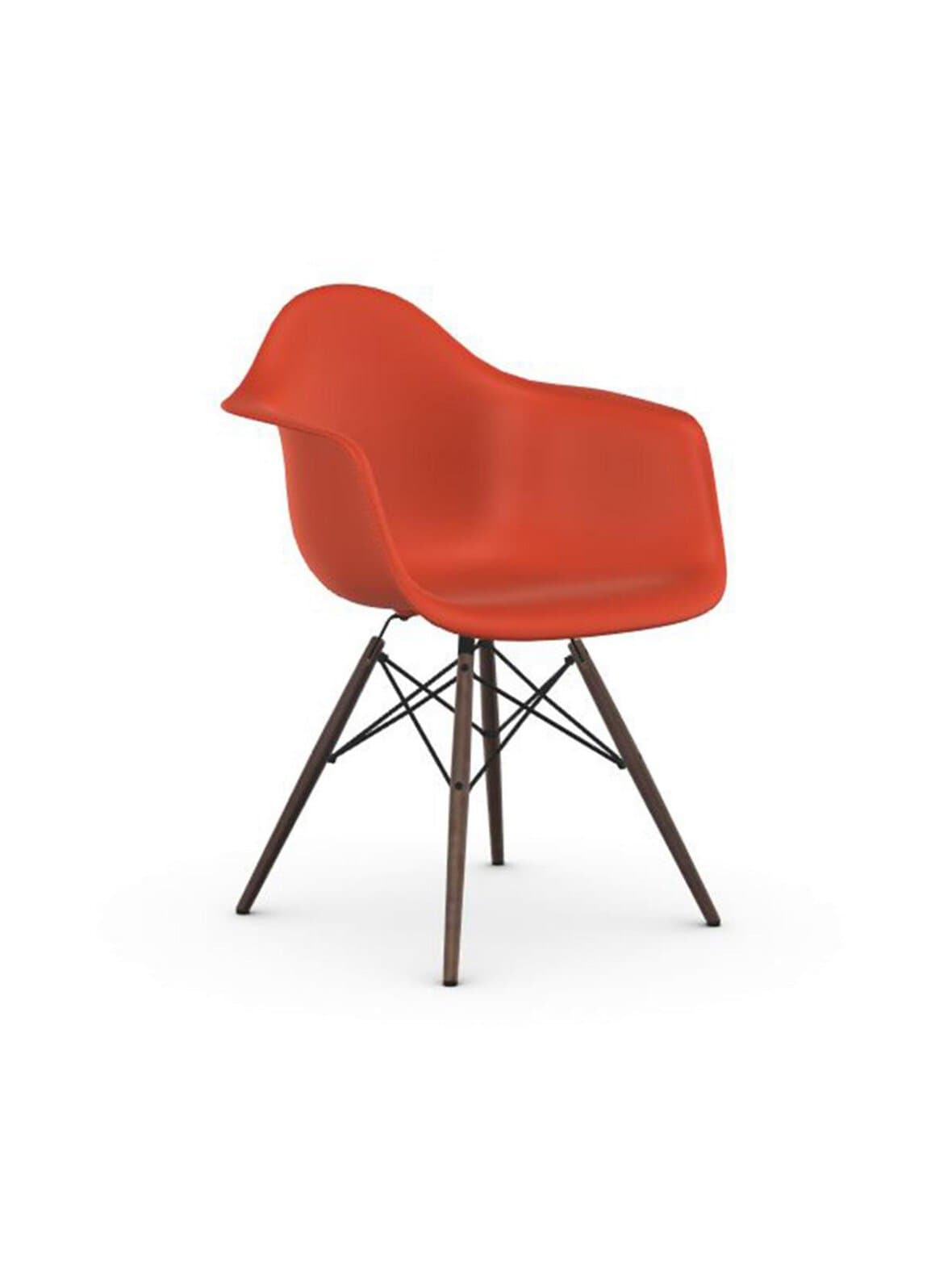 Eames daw re -tuoli käsinojilla poppy red/ruskea vaahtera – Vitra