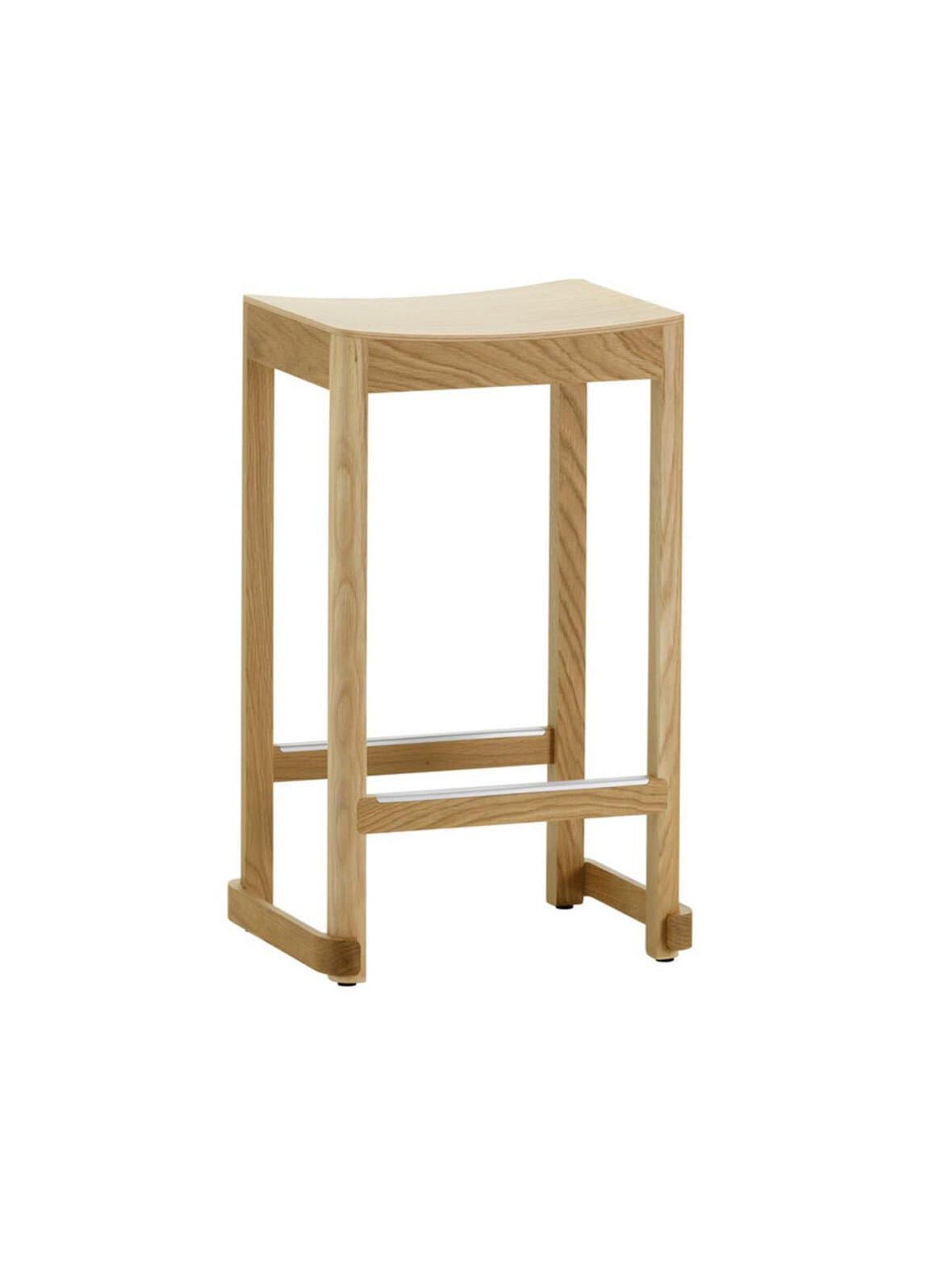 Atelier-baarituoli lakattu tammi k 65 cm – Artek