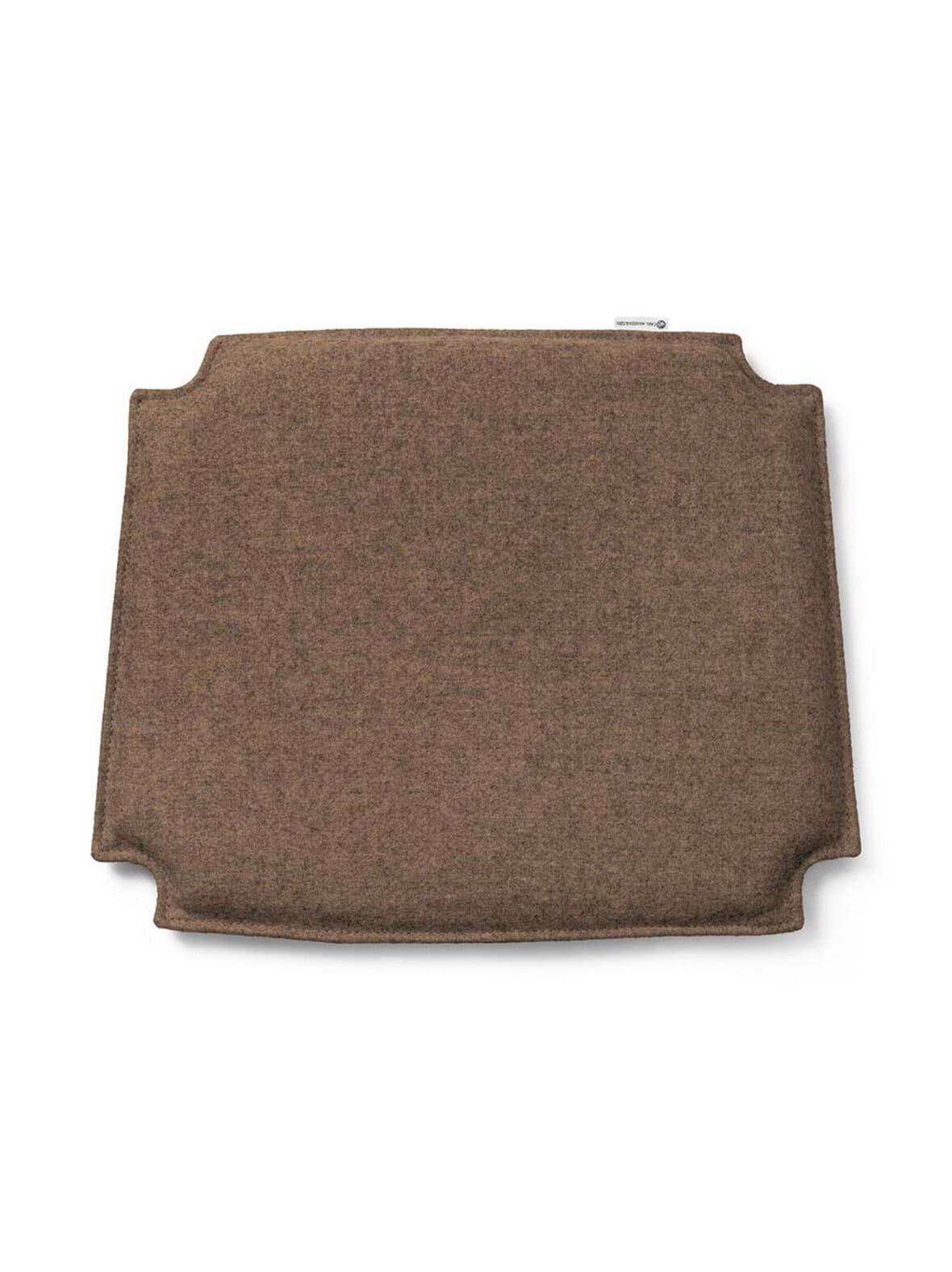 Ch24-tuolin istuintyyny focus melange -kangas 61235 ruskea – Carl Hansen & Son