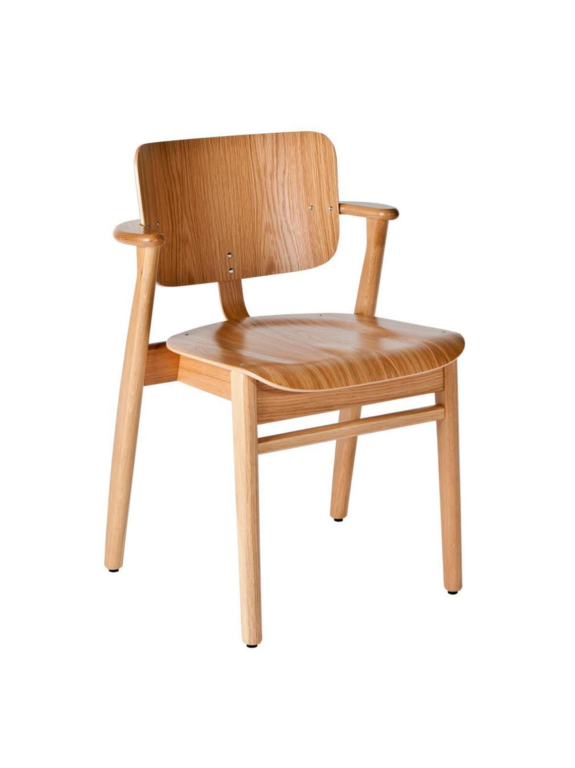 Domus-tuoli lakattu tammi – Artek