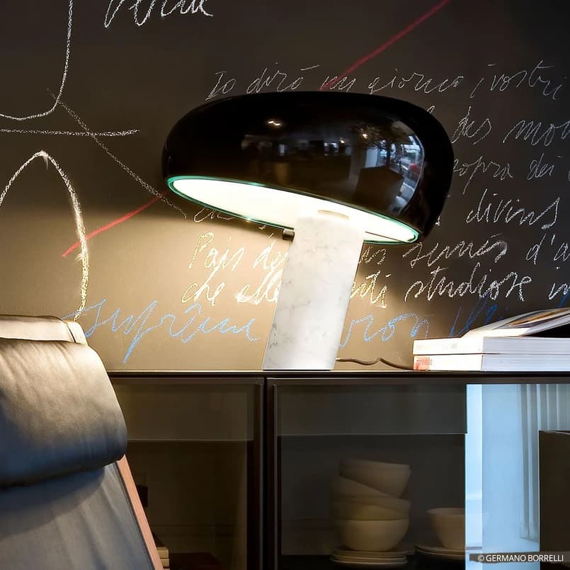 FLOS - Snoopy Pöytävalaisin Black – FLOS