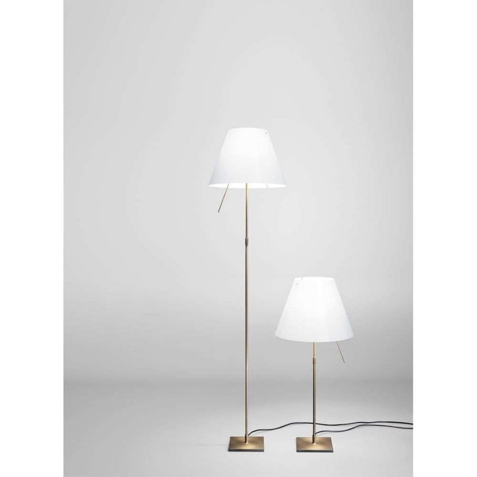 Costanza Pöytävalaisin w/Himmennin White/Brass Luceplan - Olohuone - Alumiini – Luceplan