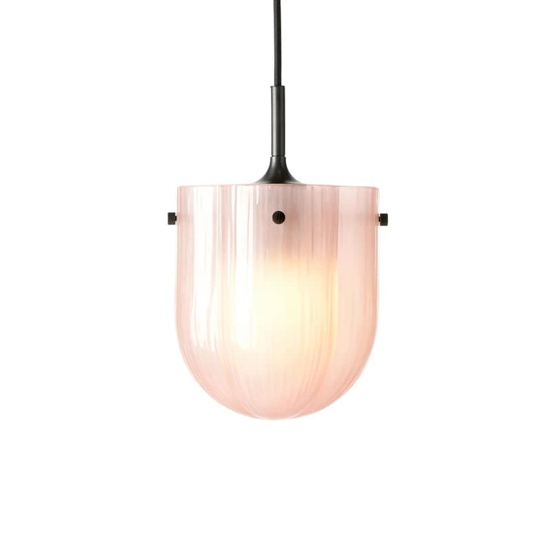 GUBI - Hänen riippuvalaisinensa Coral/Antique Brass – GUBI