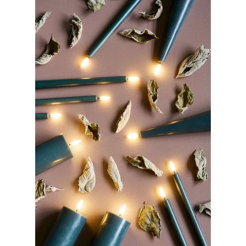 Uyuni Lighting - Cone Kynttilä LED 6,8x30 cm Pine Vihreä/Smooth – Uyuni Lighting