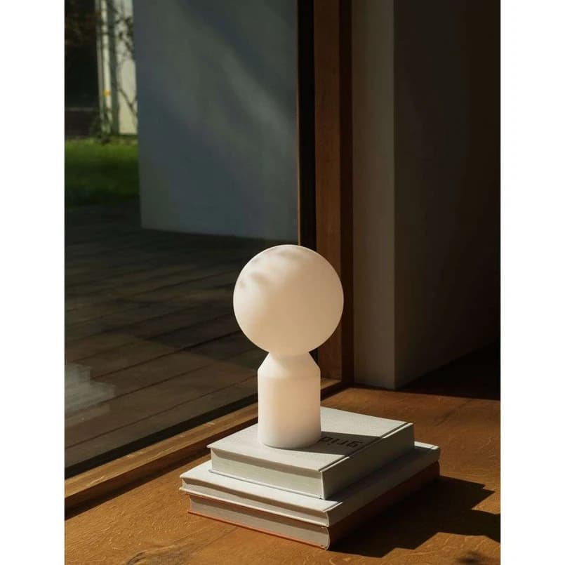 Normann Copenhagen - Yo Portable pöytälamppu, valkoinen, 27 cm – Normann Copenhagen