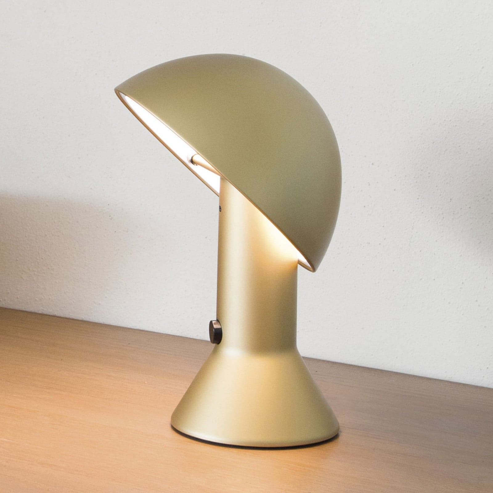 Elmetto - pöytävalaisin, kultainen Martinelli Luce - Olohuone - Design - Muovi - Varjostimella – Martinelli Luce